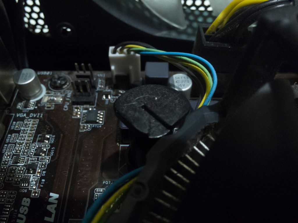 Close-up of one of the push pins along with the fan connector.